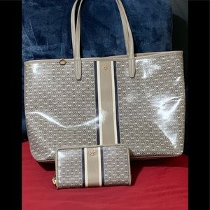 Tory Burch Gemini link tote with wallet